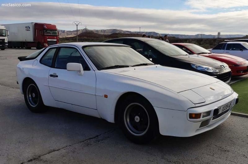 944 8V