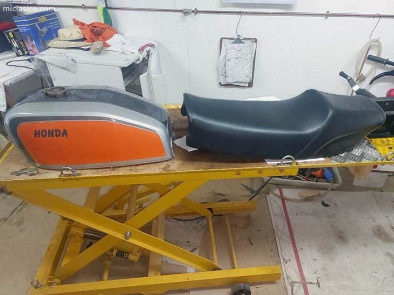 HONDA CB400. Depósito y asiento