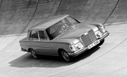 Weltpremiere des Mercedes-Benz 300 SEL 6.3 im Jahr 1968: âEines der temperamentvollsten und schnellsten Serienfahrzeuge auf dem Weltmarktâ